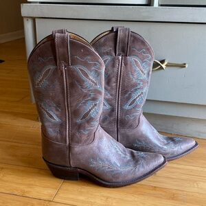 Womens Justin boots size 8.5